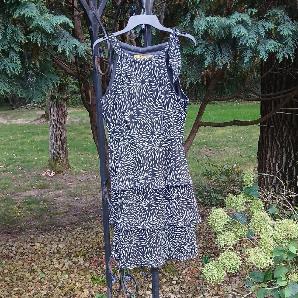 Clari.e. Sleeveless Print Elegant Black and White Patterned 3 Tier  Dress Sz 8
